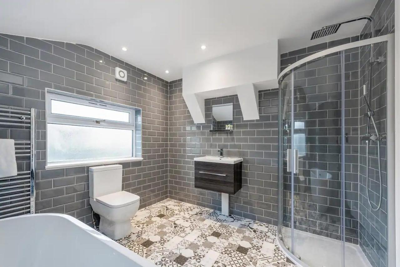 Pembroke House Apartment Norwood ภายนอก รูปภาพ
