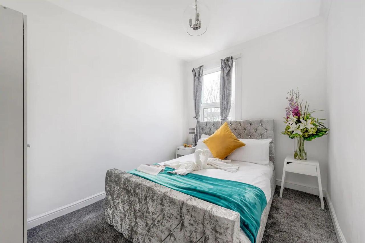 Pembroke House Apartment Norwood ภายนอก รูปภาพ